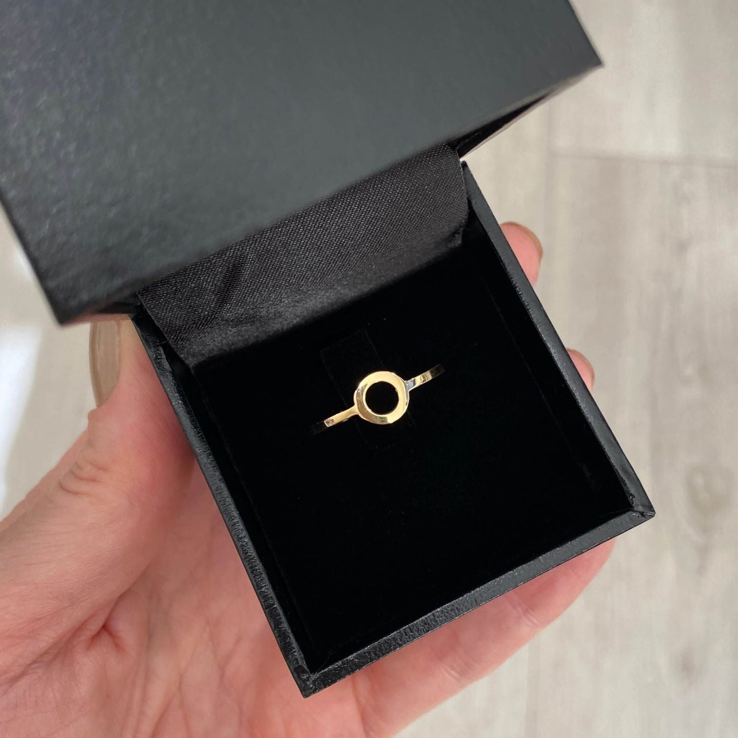 Anel de Ouro 18k Círculo no estojo