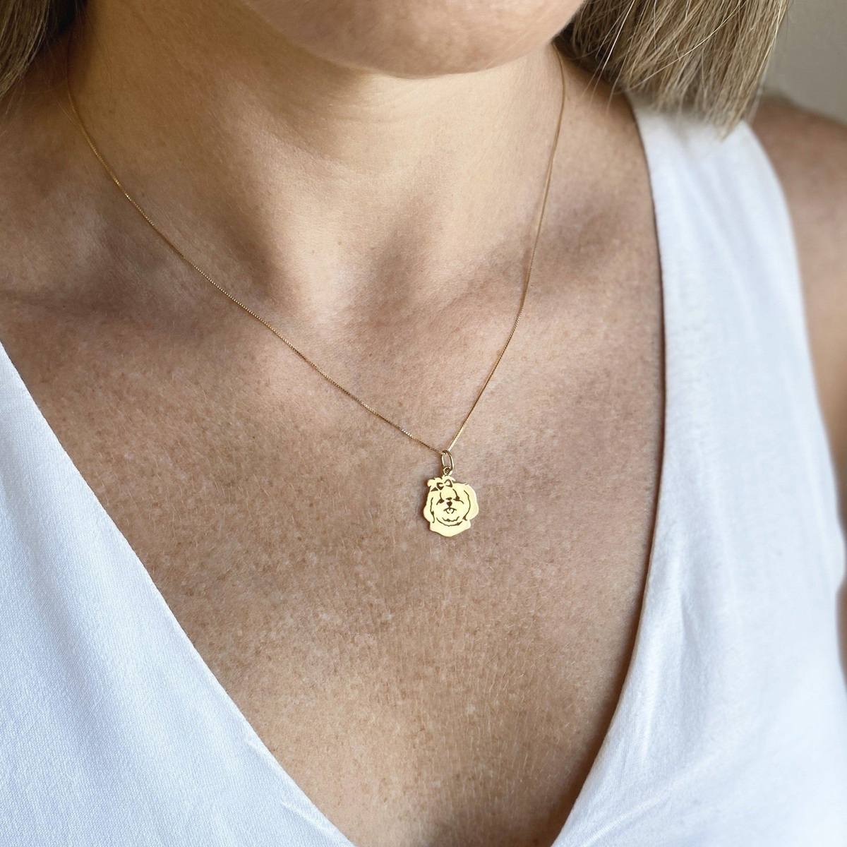 Pingente Shih Tzu Ouro 18k no colo