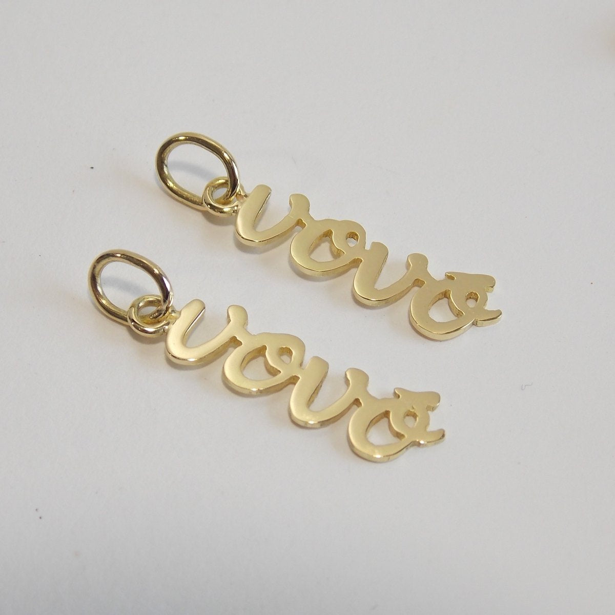 Dois pingentes palara vovó personalizados em ouro 18k