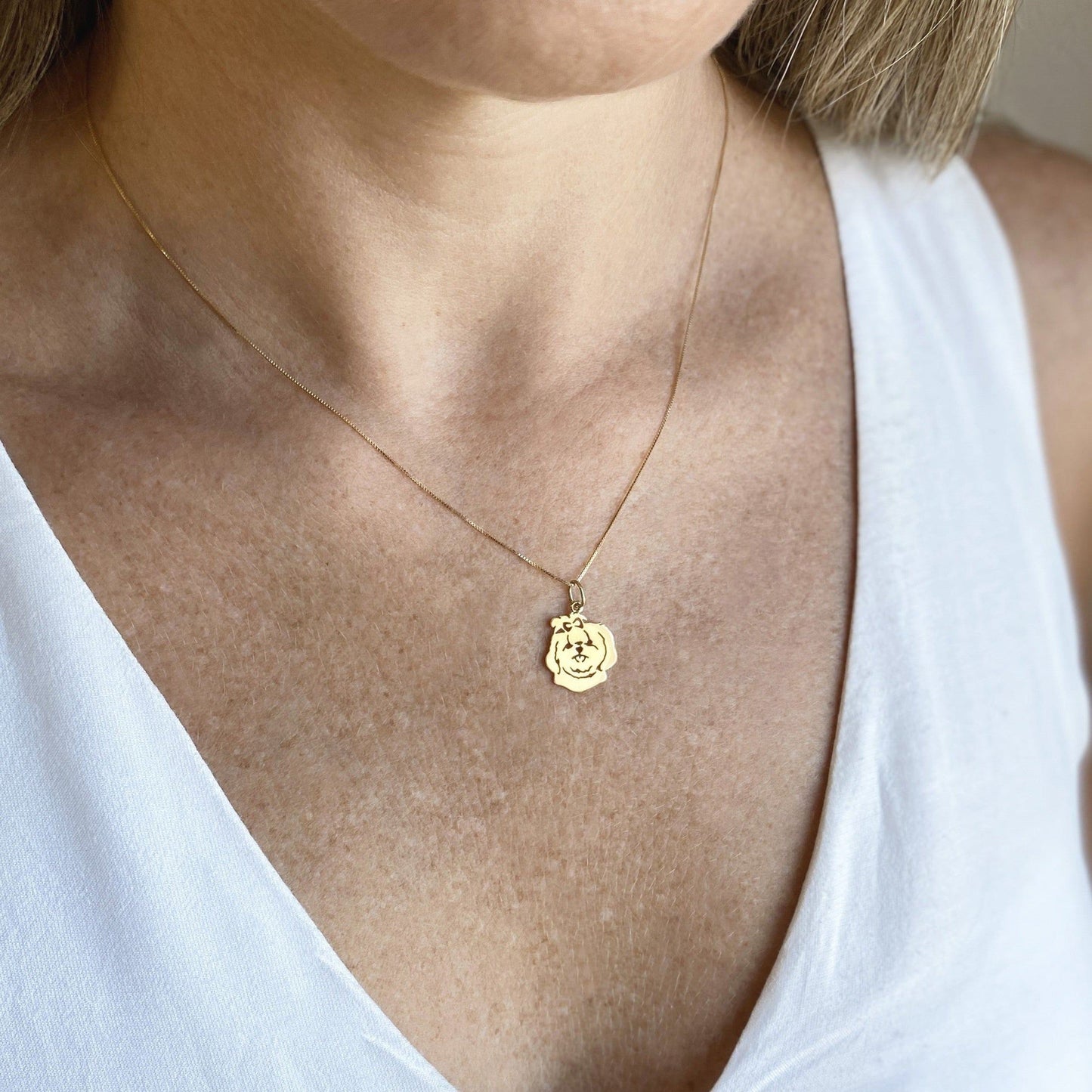 Pingente Shih Tzu Ouro 18k no colo