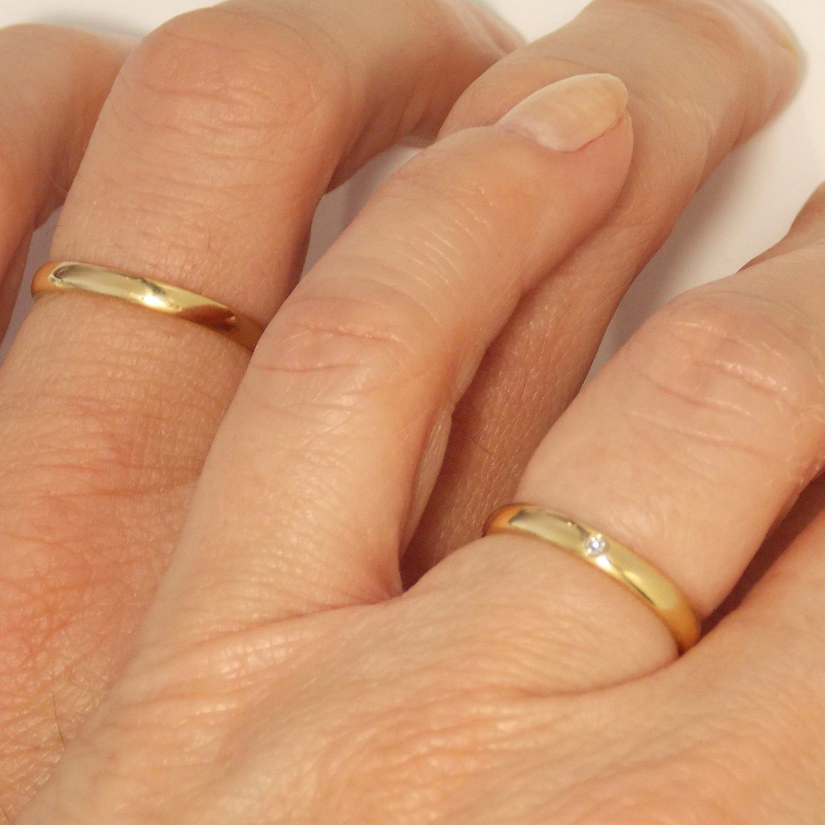 Alianças de Casamento Meia Cana com Diamante Ouro 18k
