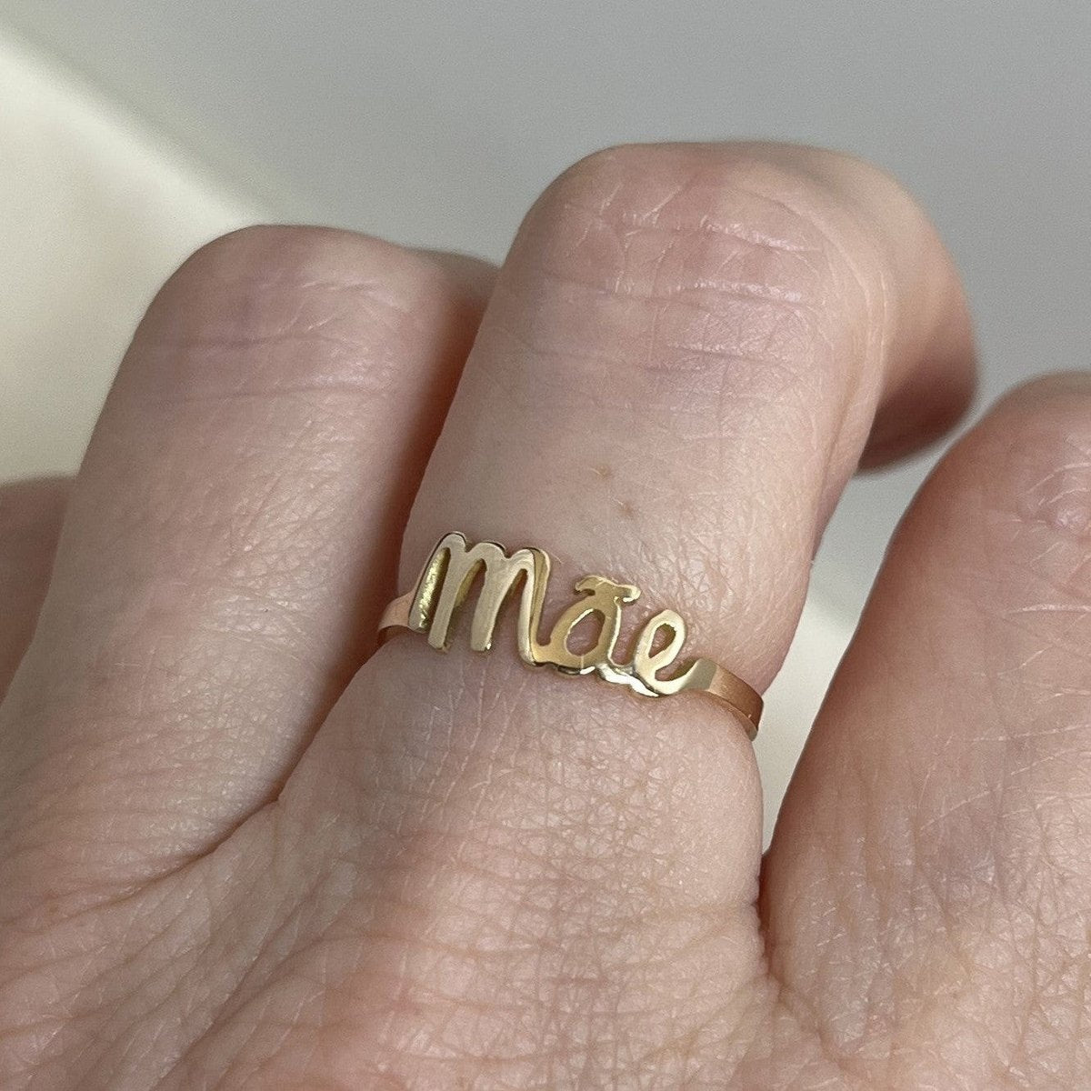 Anel Mãe Ouro 18k no dedo