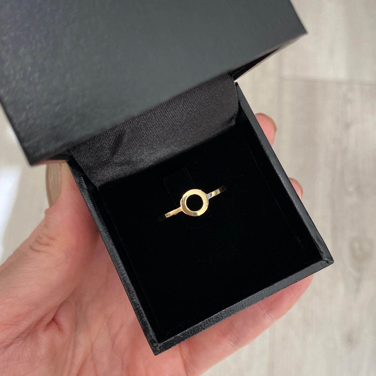 Anel de Ouro 18k Círculo no estojo