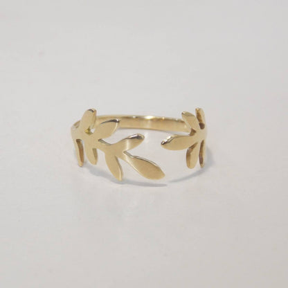 Anel de Ouro 18k Folhas em fundo branco