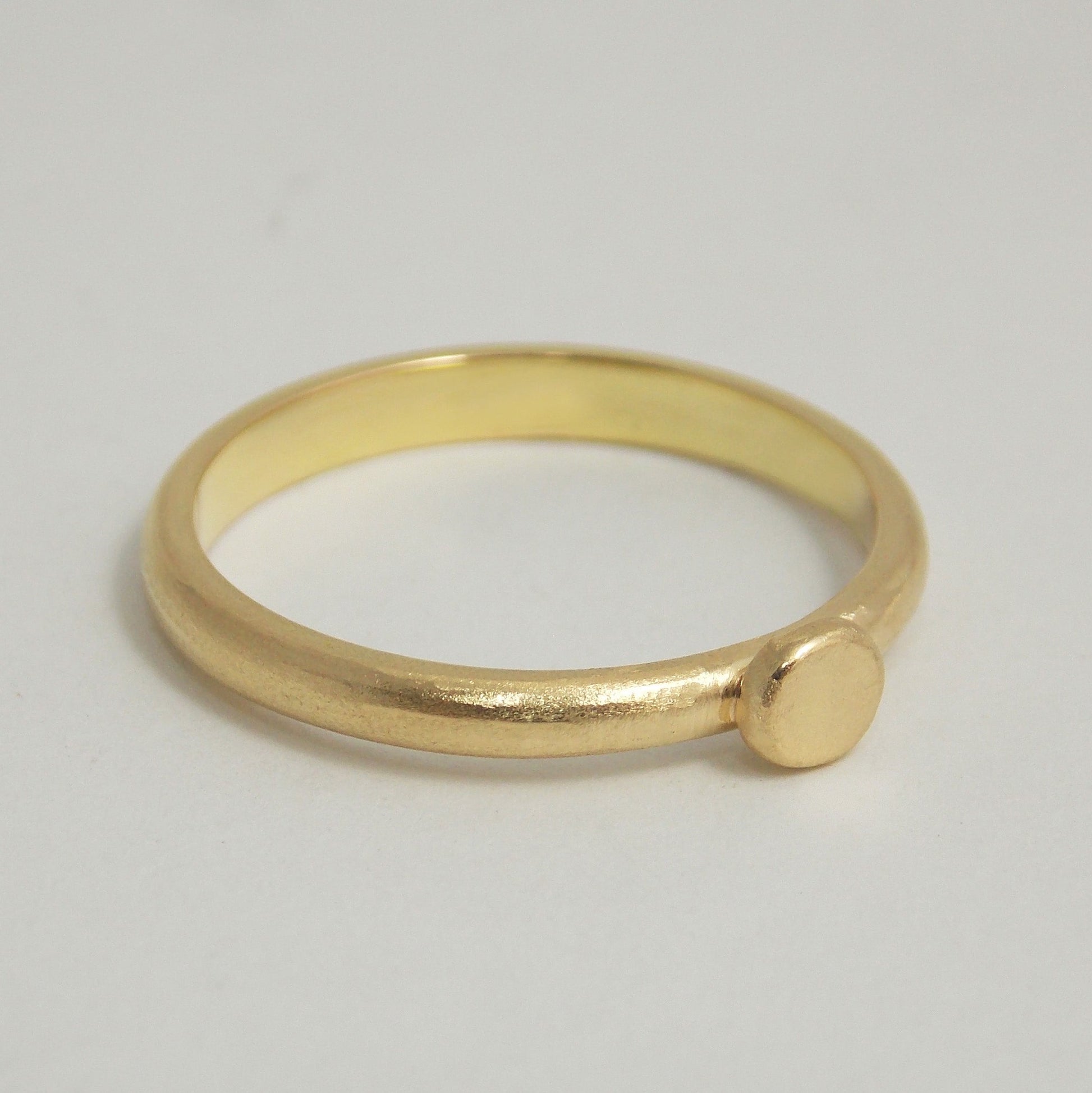 Anel Redondo Fosco Ouro 18k
