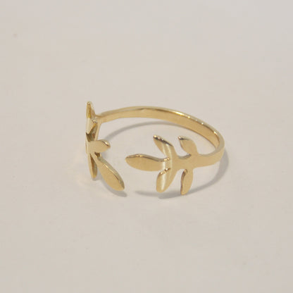 Anel de Ouro 18k Folhas em fundo
