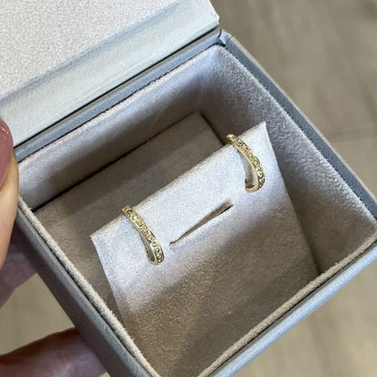 Brinco Meia Argola Curva Diamantes Ouro 18k