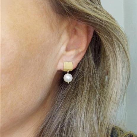 Brinco Quadrado e Pérola Ouro 18k