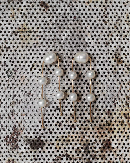 Brinco ouro 18k 5 perolas na pedra