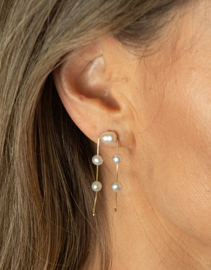 Brinco ouro 18k 5 perolas na orelha feminina