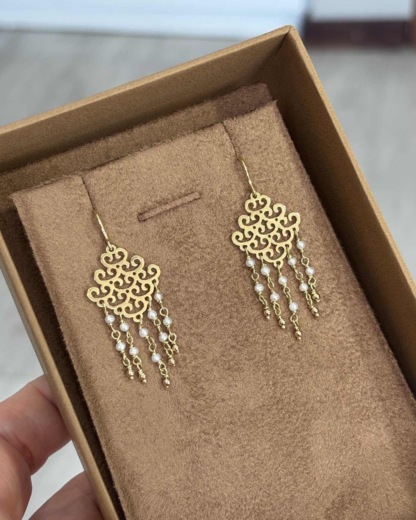 Brinco Chandelier Pérolas Ouro 18k na embalagem