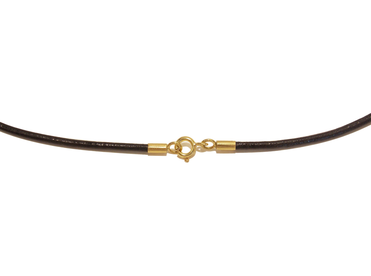 Detalhe fecho Colar Choker Courinho Ouro 18k em fundo branco