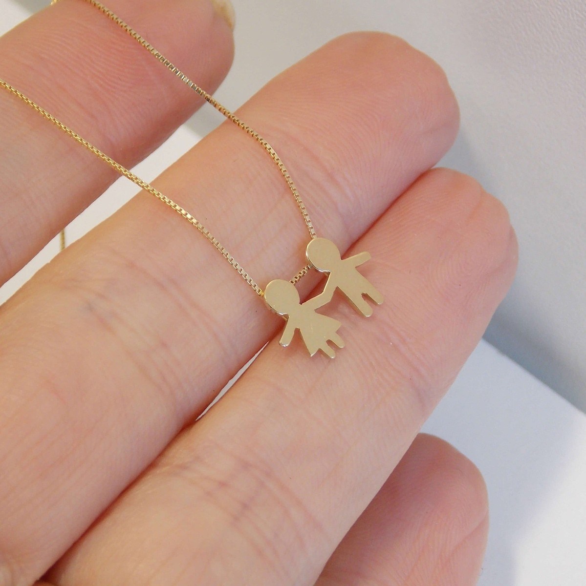 Colar Casal de filhos de Mãozinha em Ouro 18k na mao