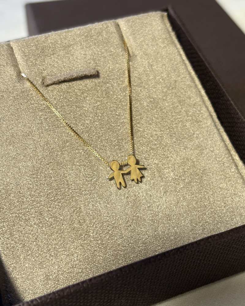 Colar Casal de filhos de Mãozinha em Ouro 18k no estojo de joia