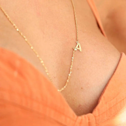 Colar Letra Lateral Ouro 18k