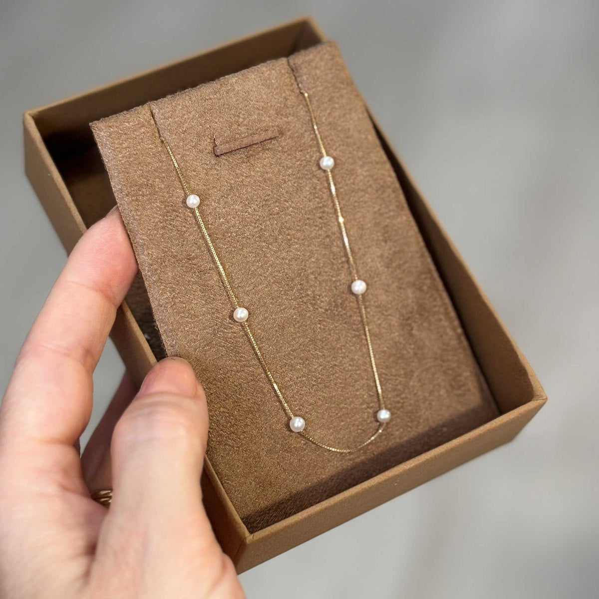 colar perolas naturais ouro 18k na embalagem