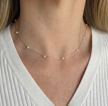 colar perolas naturais ouro 18k no pescoço feminino