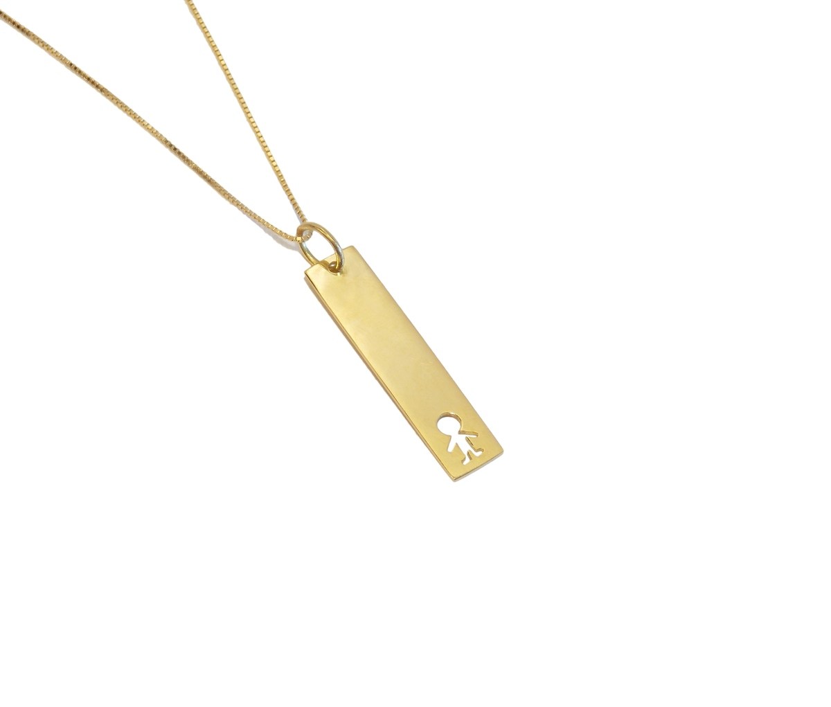 Colar Placa Vertical Menino Ouro 18k em fundo branco