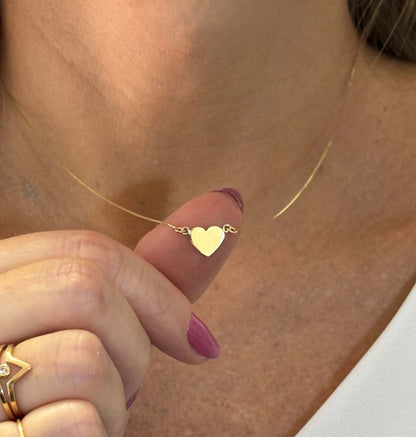 Colar Coração 8mm Ouro 18k em uso