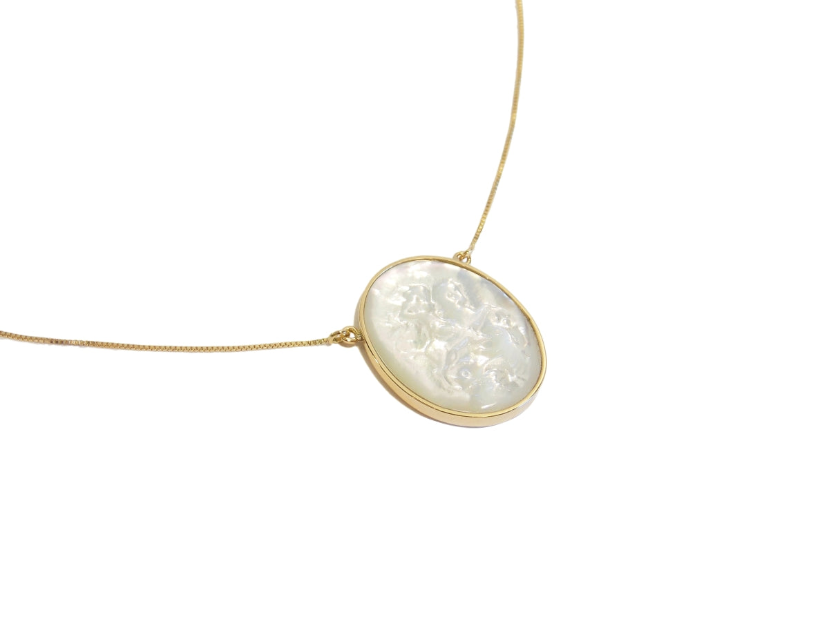 Colar São Jorge Camafeu Ouro 18k em fundo branco