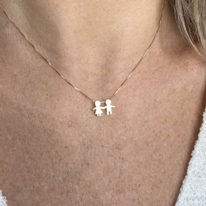 Pingente filhos casal de mãozinha Ouro 18k no pescoço