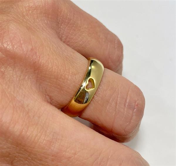 MED_produto-aliancas-de-casamento-larga-coracao-ouro-18k-2619