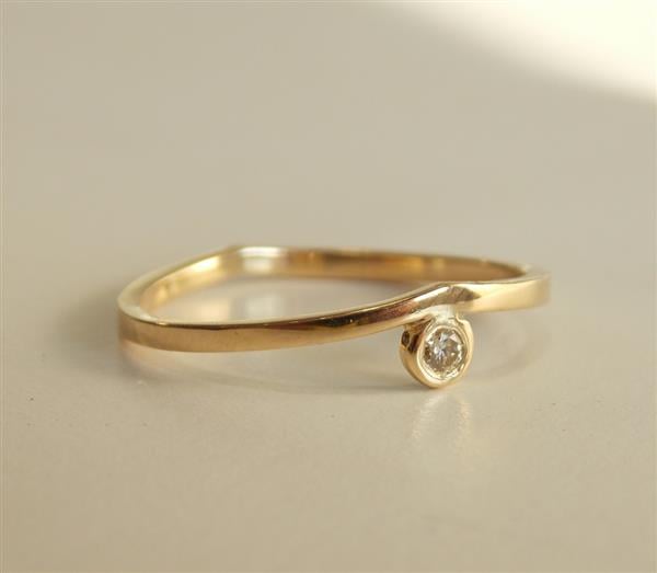 Anel Chevron Diamante Ouro 18k