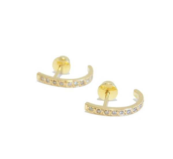 Brinco Meia Argola Curva Diamantes Ouro 18k