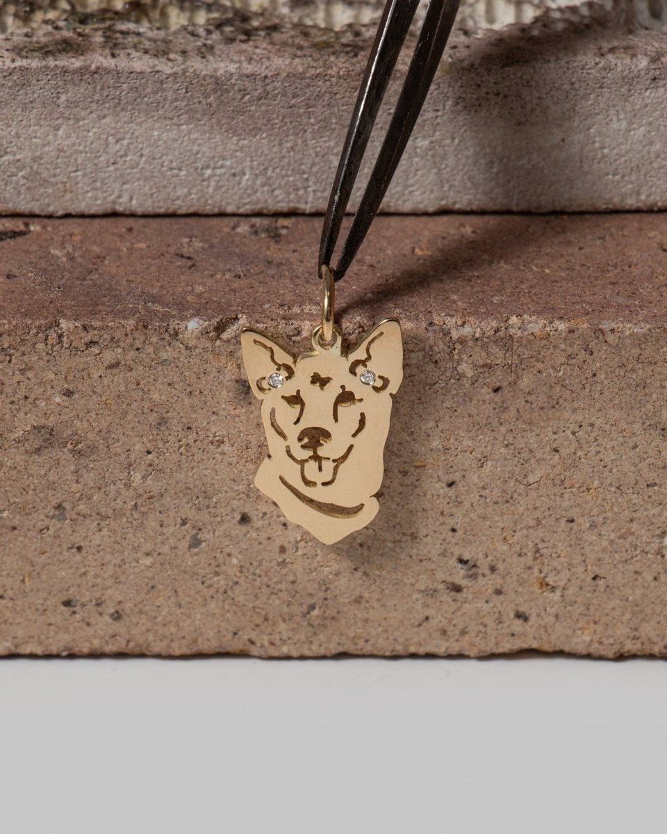 pingente rostinho akita ouro 18k com brilhantes