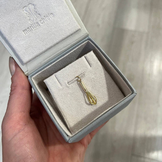 Pingente Fouet Ouro 18k no estojo de joia
