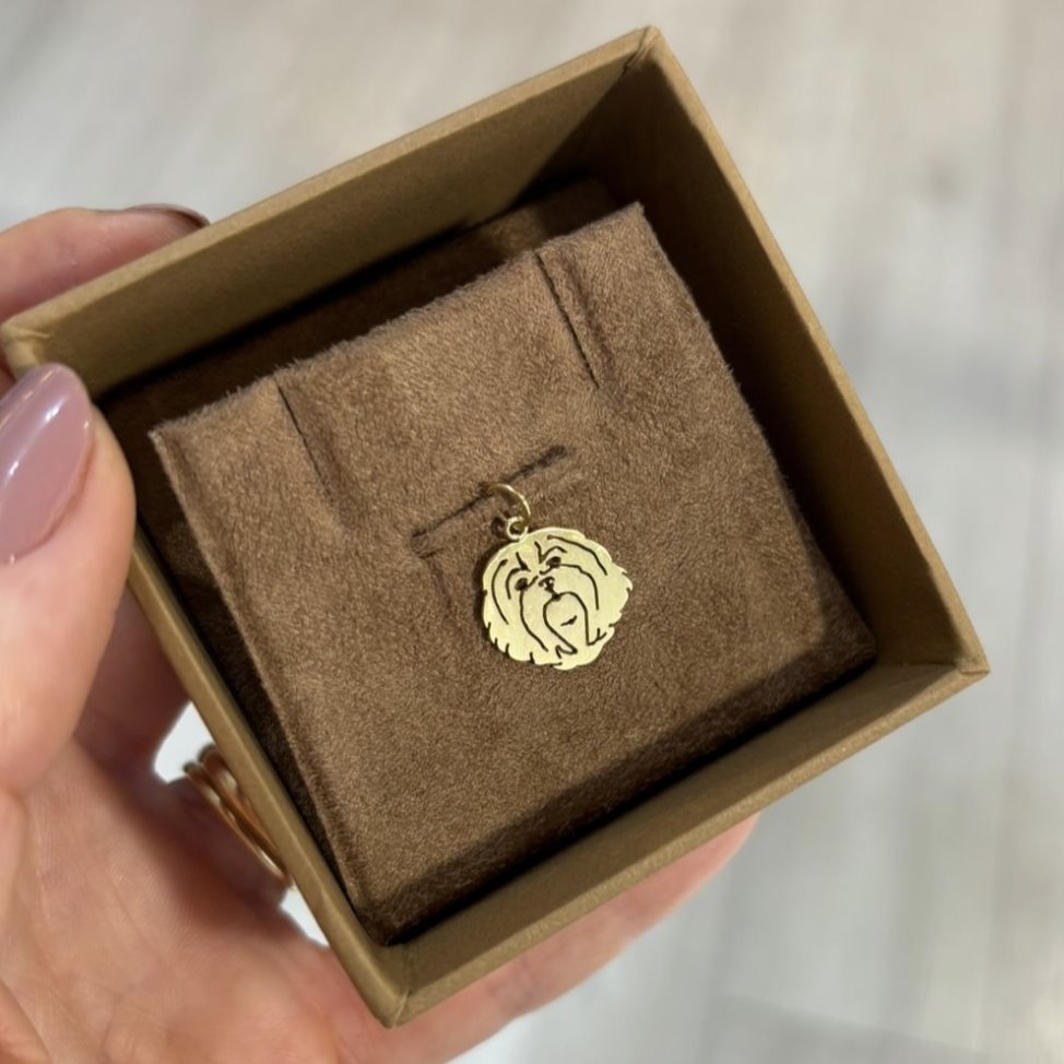 pingente chihuahua ouro na embalagem