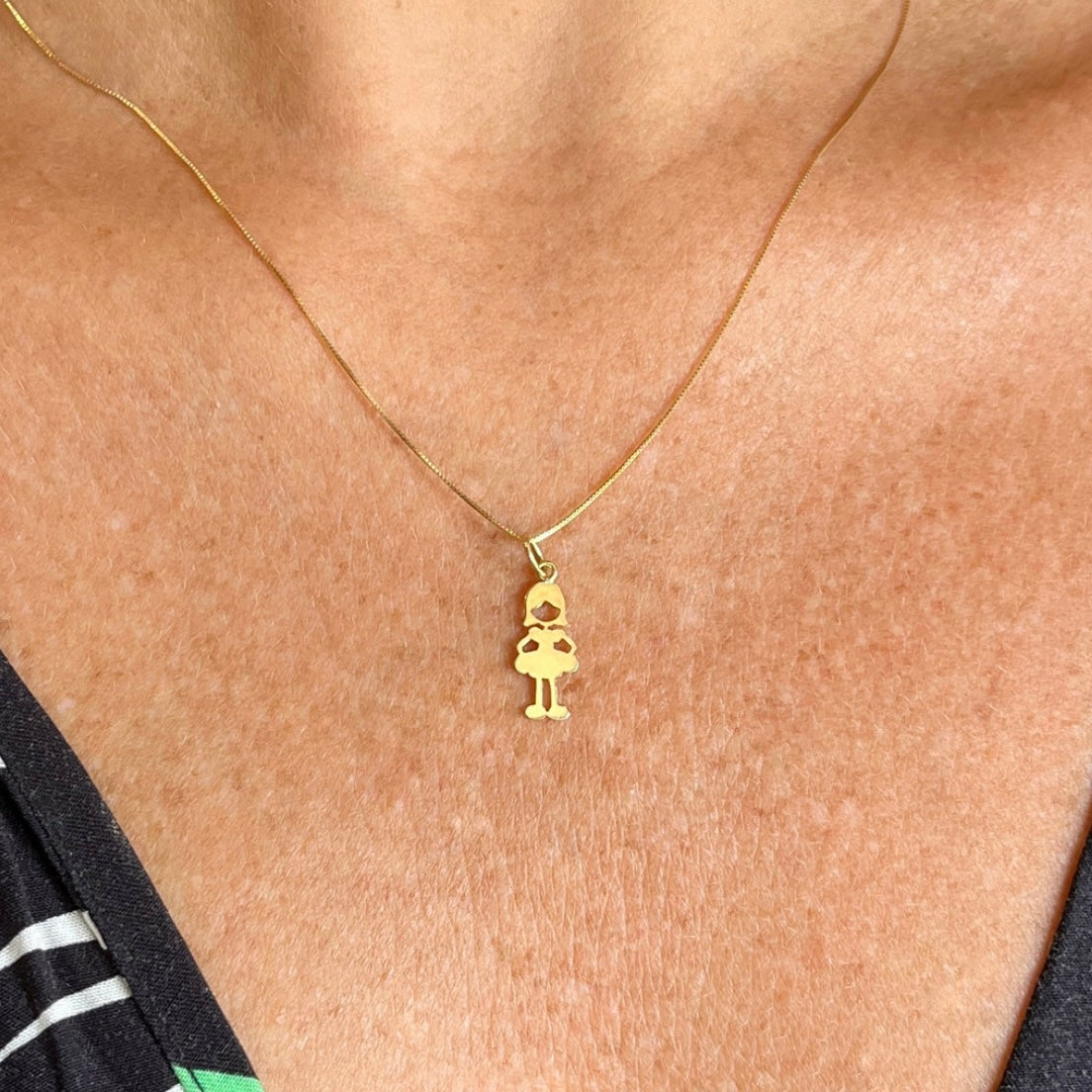 Pingente Menina de Saia Ouro 18k