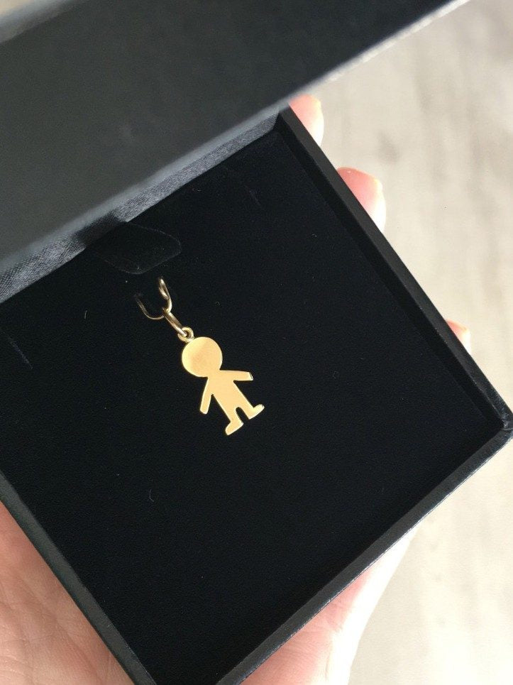 Pingente Menino Ouro 18k em estojo de joia preto