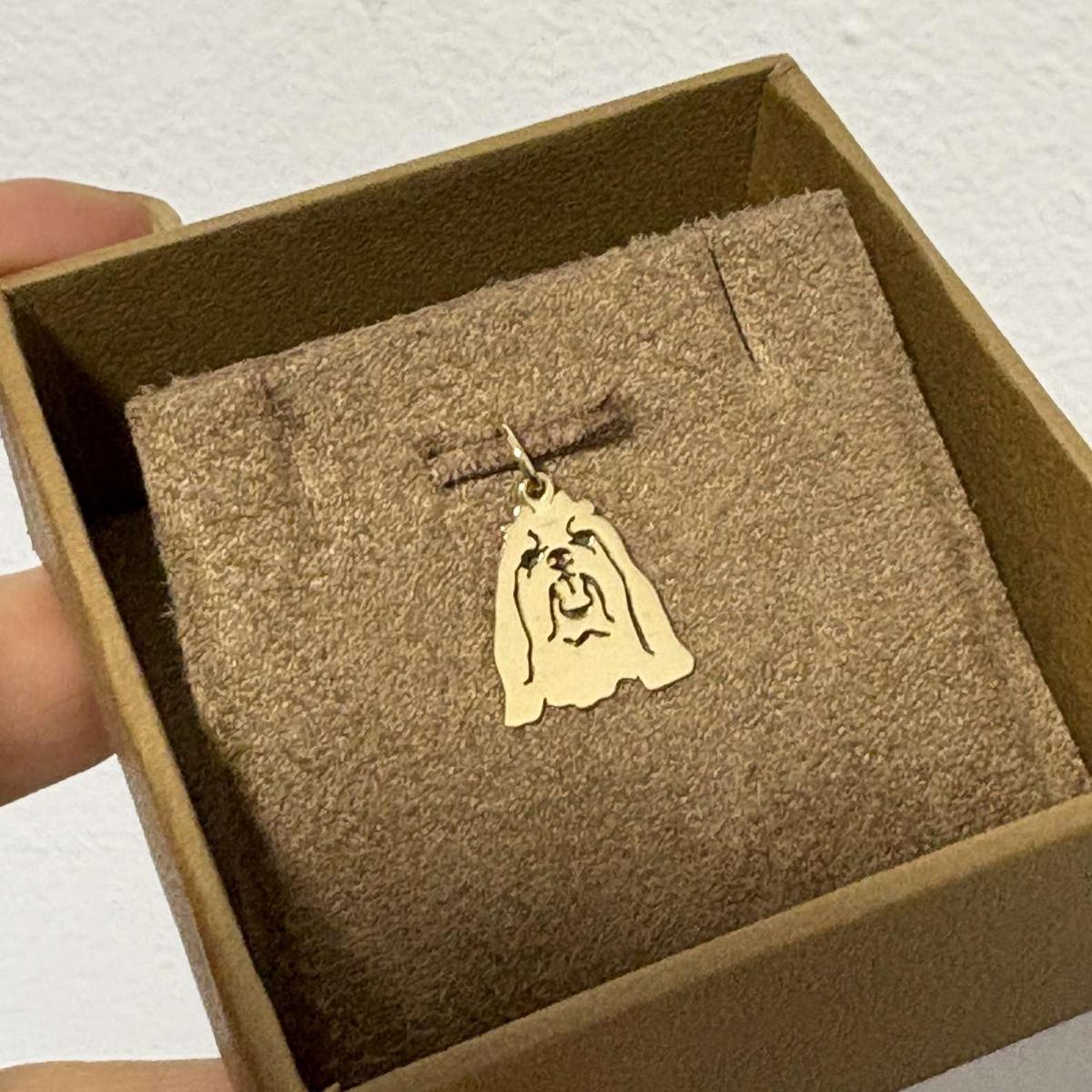 Pingente Shih tzu pelo longo em ouro 18k no estojo joia