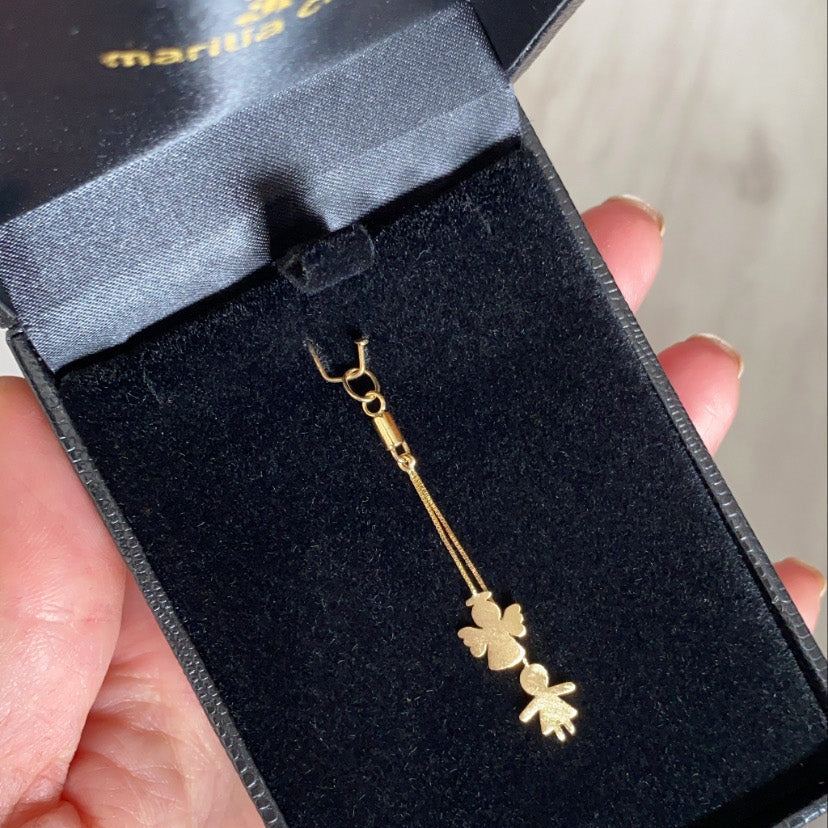Pingente Família Menina e Anjo Ouro 18k
