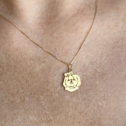 Pingente Shih Tzu Ouro 18k no pescoço