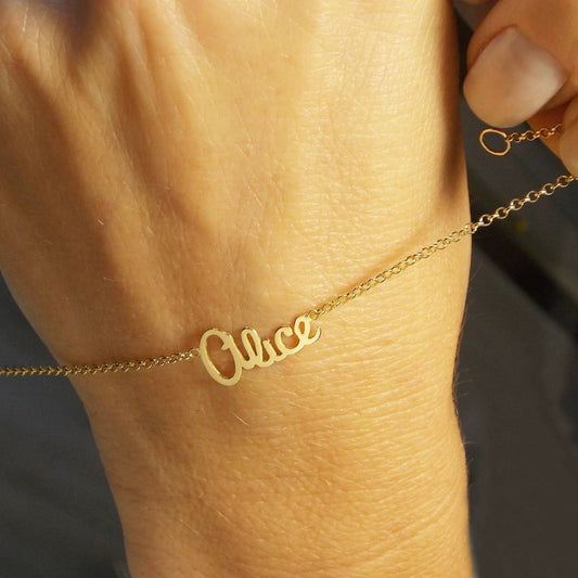 Pulseira de Ouro 18K Infantil com Nome no pulso