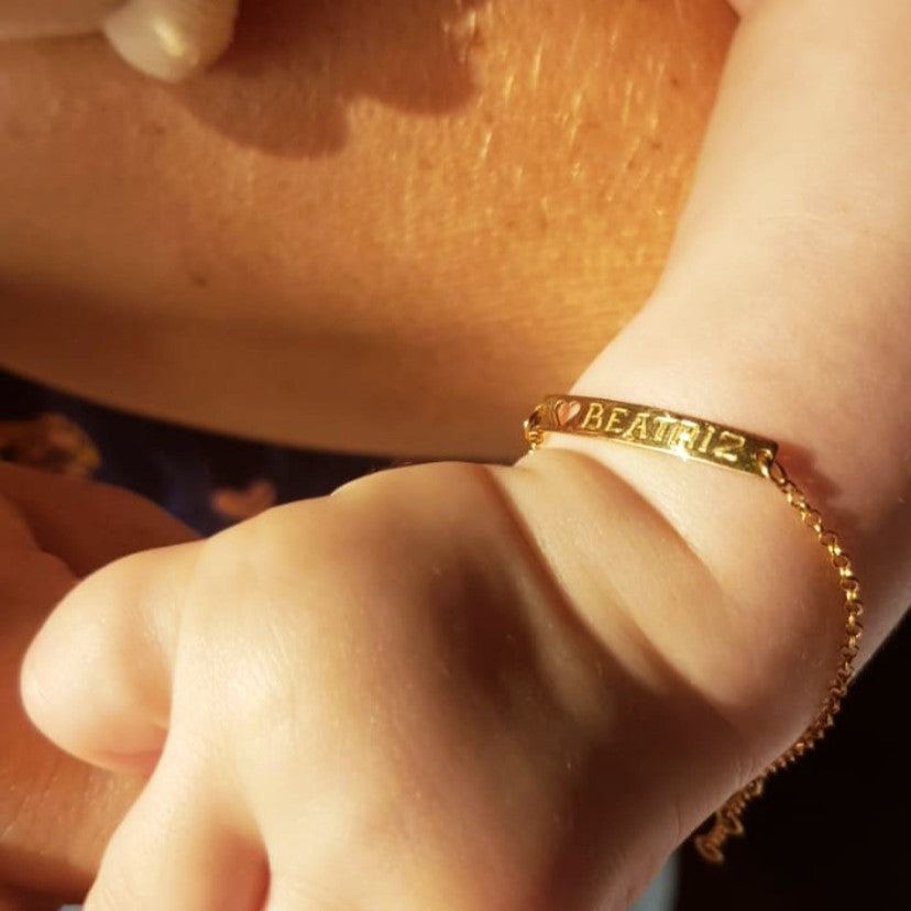 Pulseira de Ouro Bebe Melindrosa corrente Portuguesa no pulso