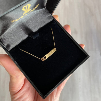 pulseira de ouro bebe melindrosa com nome e coração na embalagem