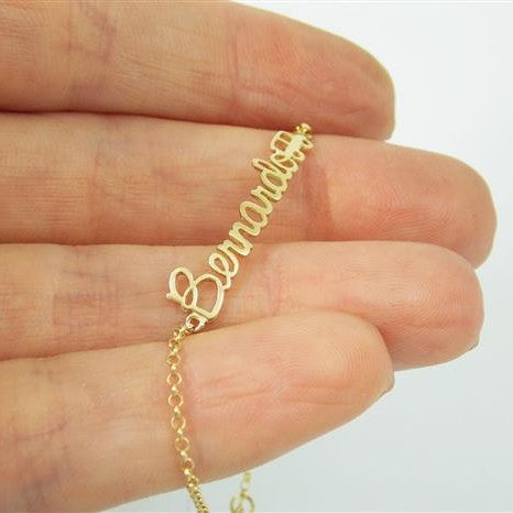Pulseira de Ouro Infantil com Nome e Carrinho na mão